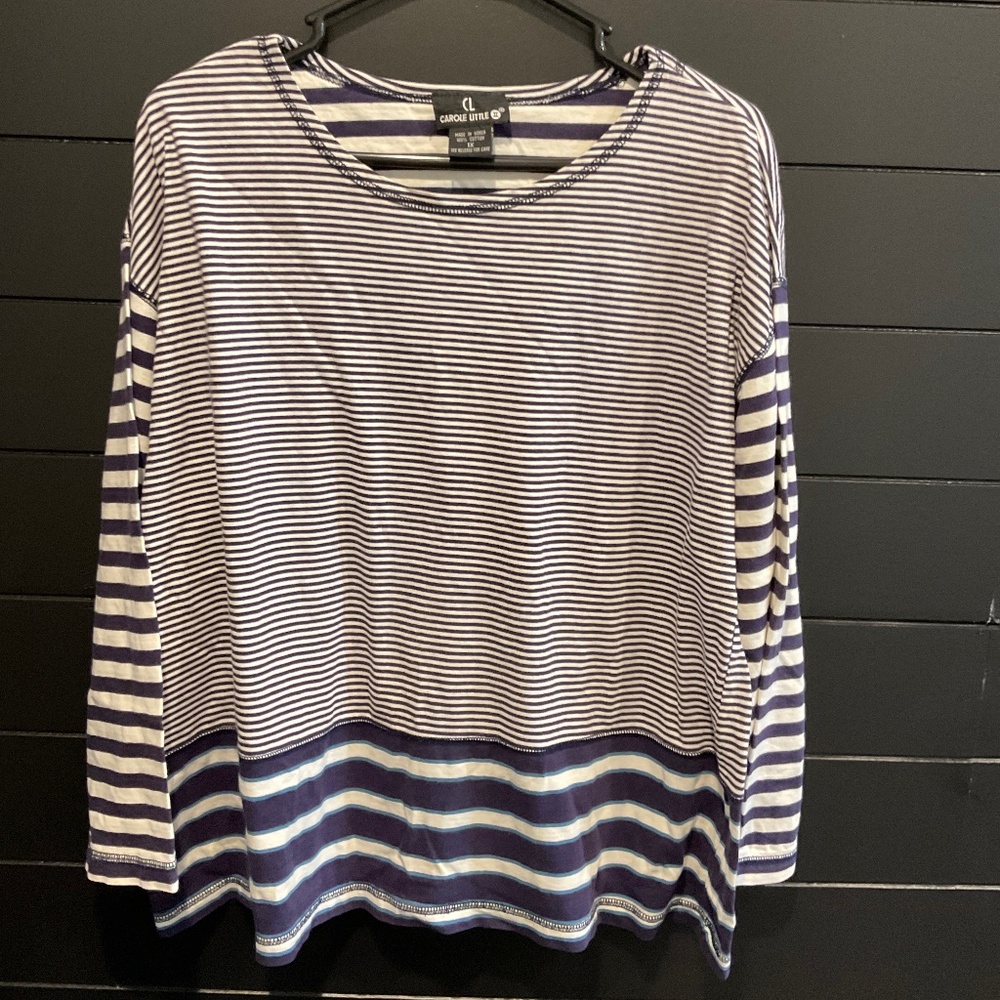 1X CAROLE LITTLE TOP NAVY AND WHITE